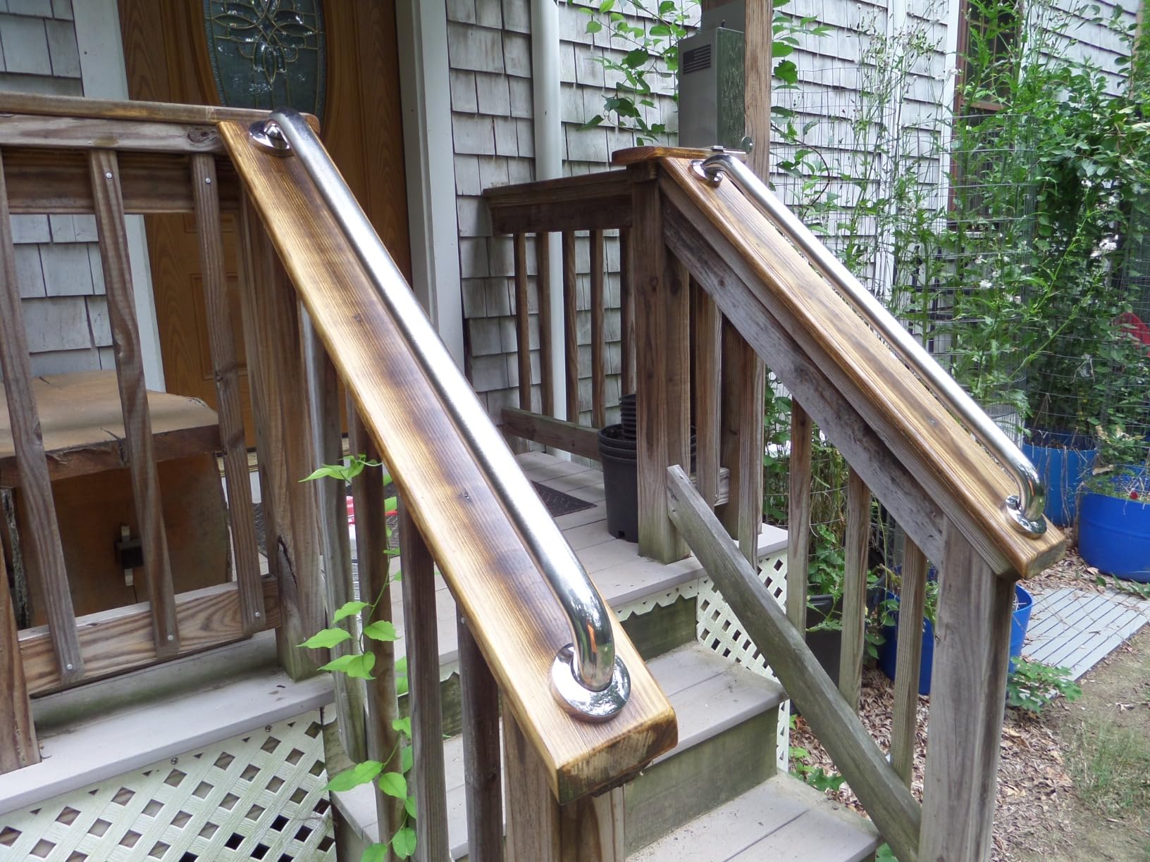 Amazon Basics Bathroom Handicap Safety Grab Bar, 18 Inch Length, 1.25 Inch Diameter, Holds up to 500LBs, ADA Compliant, Stainless Steel customer photo 2
