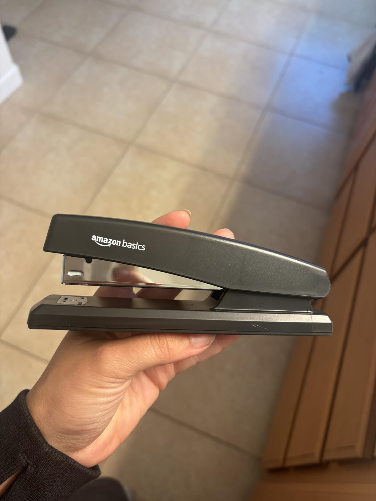 Amazon Basics Office Stapler with 1000 Staples, 25 Sheet Capacity, Non-Slip, Black customer photo 2
