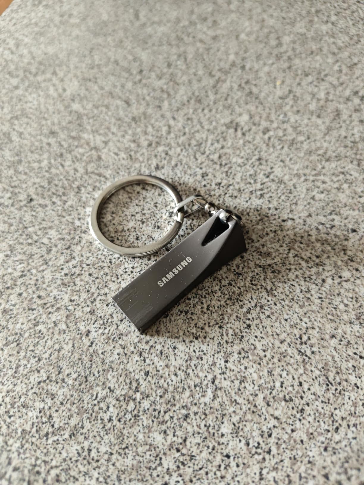 SAMSUNG BAR Plus 3.1 USB Flash Drive, 128GB, 400MB/s, Rugged Metal Casing, Storage Expansion for Photos, Videos, Music, Files, MUF-128BE3/AM, Champagne Silver customer photo 1