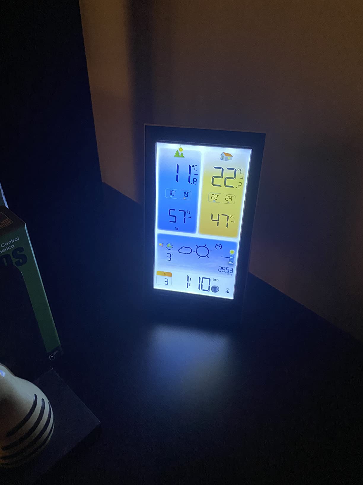 AcuRite Home Weather Station with Vertical Full-Color Display, Wireless Outdoor Thermometer for Indoor/Outdoor Temperature and Humidity (01201M) customer photo 1