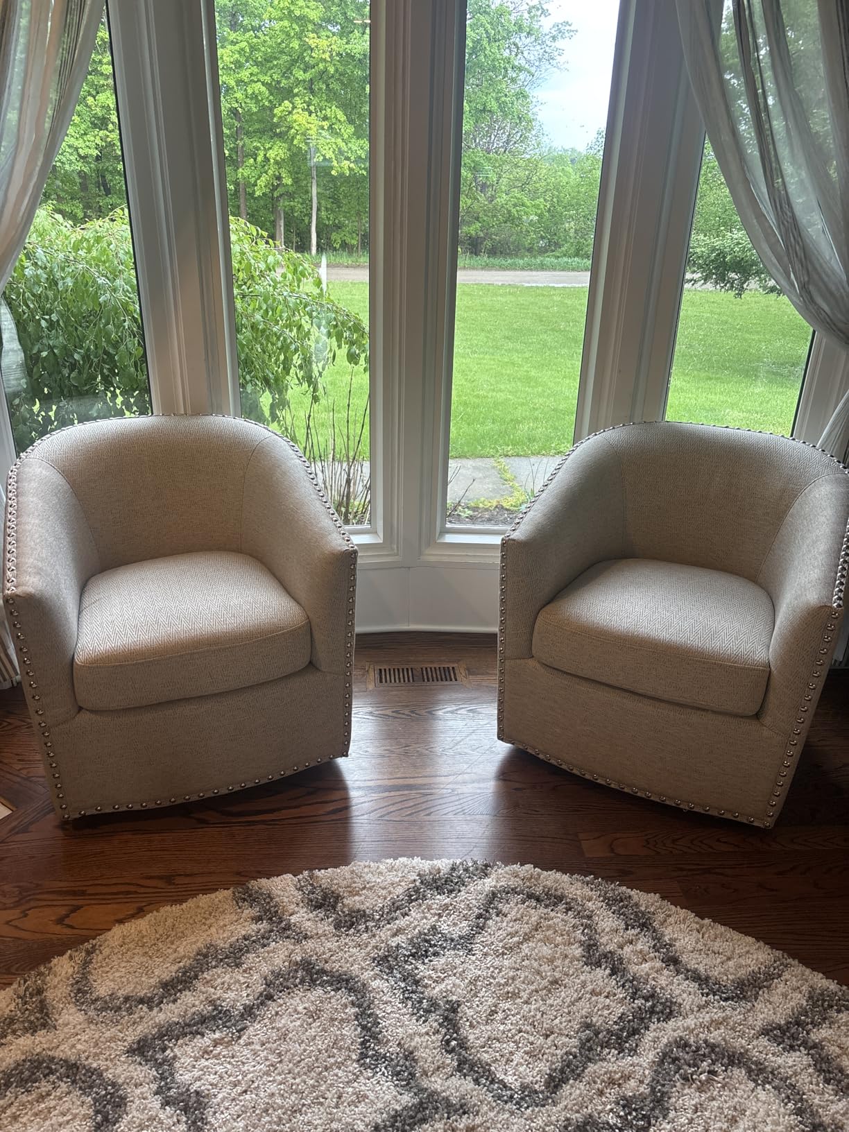 Madison Park Swivel Barrel Accent Chair, Upholstered Curved Back with 7-Inch Thick Woven Cushion, 360° Swivel, Nailhead Trim, Comfy Chair for Living Room, Bedroom, Office, 28