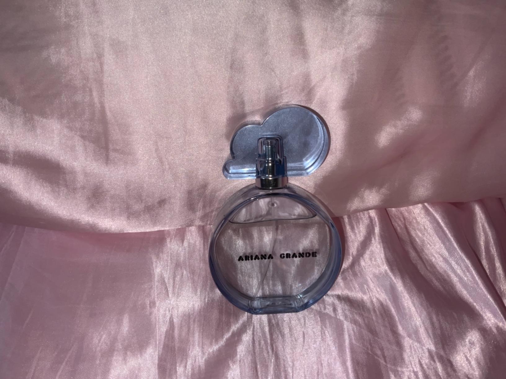 Ariana Grande Cloud Eau de Parfum - Warm Gourmand Fragrance for Women - Women's Perfume with Notes of Lavender, Coconut, Vanilla & Pear customer photo 2