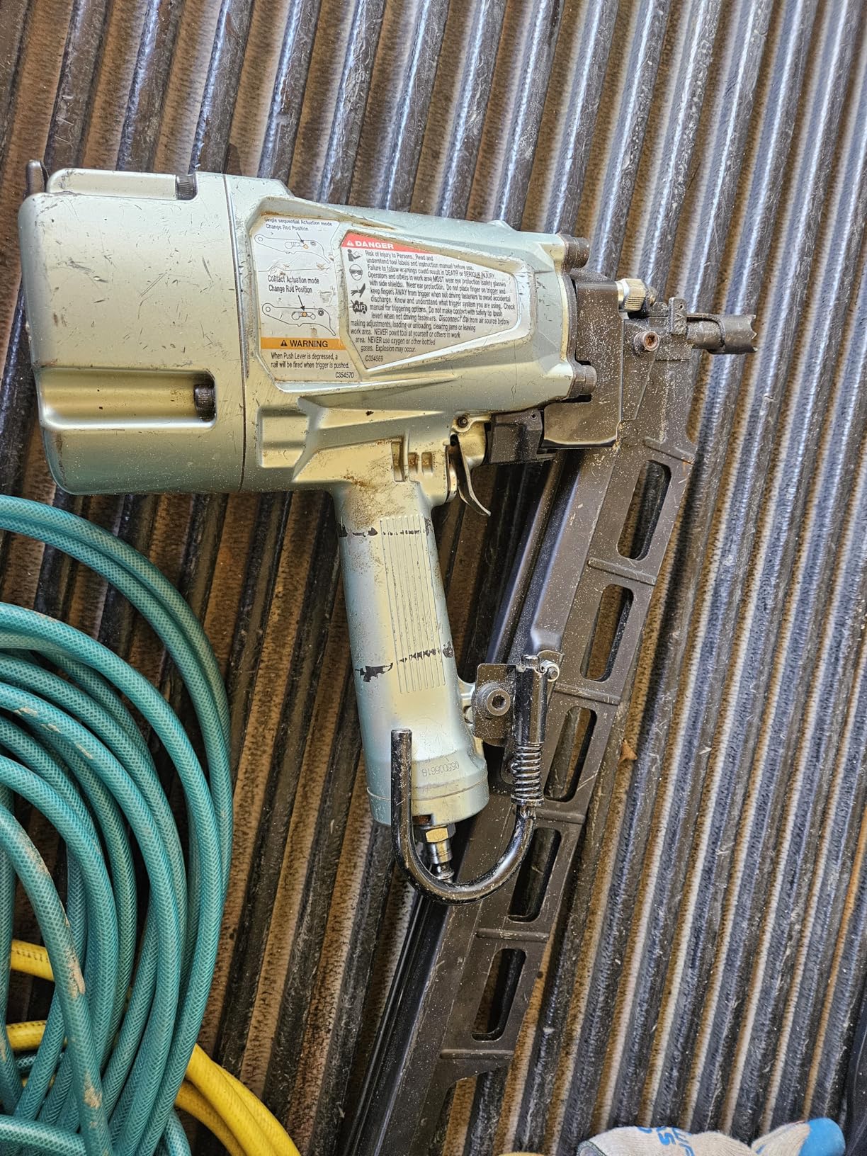 Metabo HPT Framing Nailer, Pro-Preferred Pneumatic Power Nailer, Selectable Trigger & Rafter Hook, 21° 2