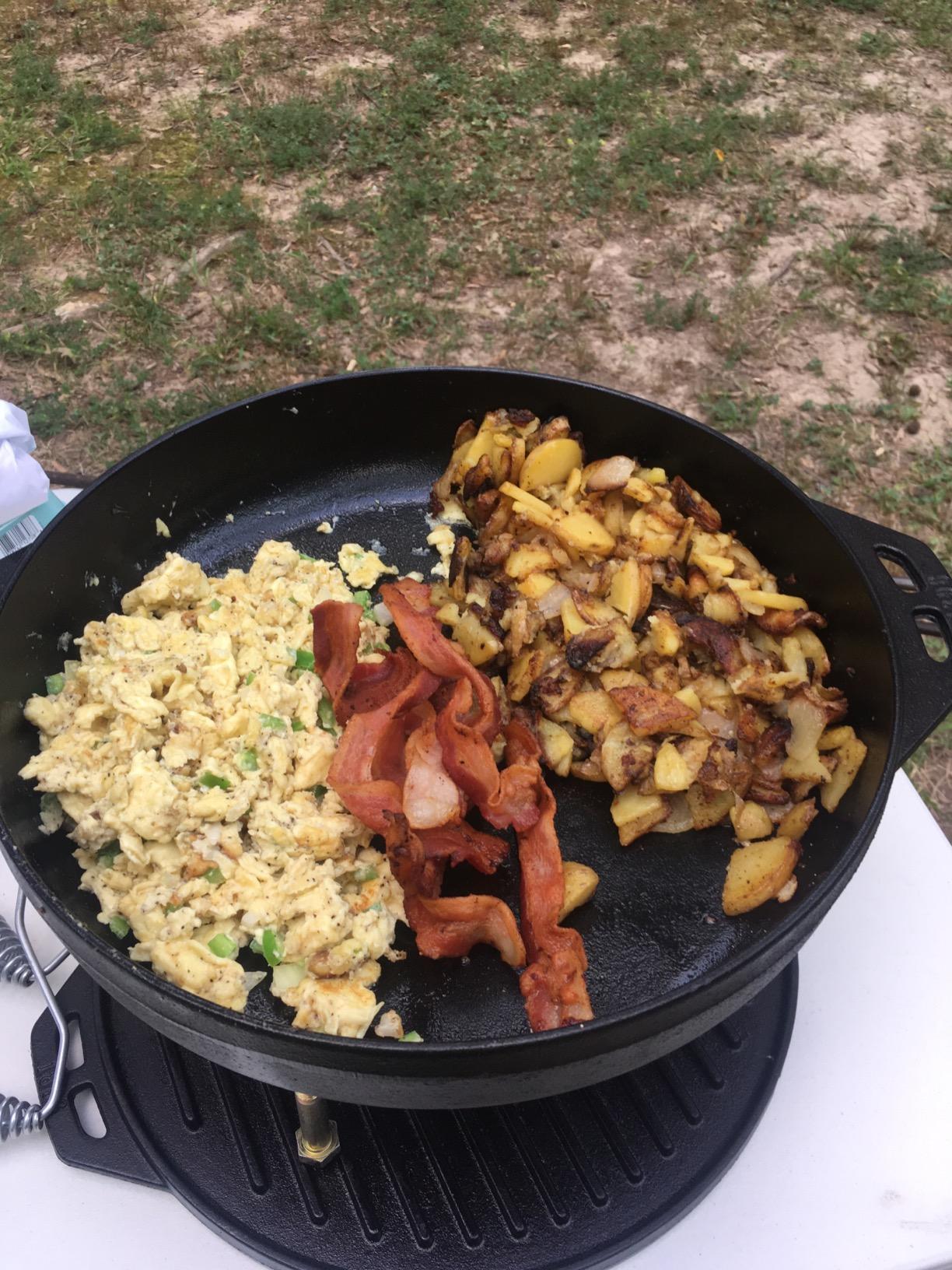 Lodge Cast Iron Cook-It-All Kit, 5-Piece Set with Reversible Grill/Griddle, Wok, and Handles customer photo 2