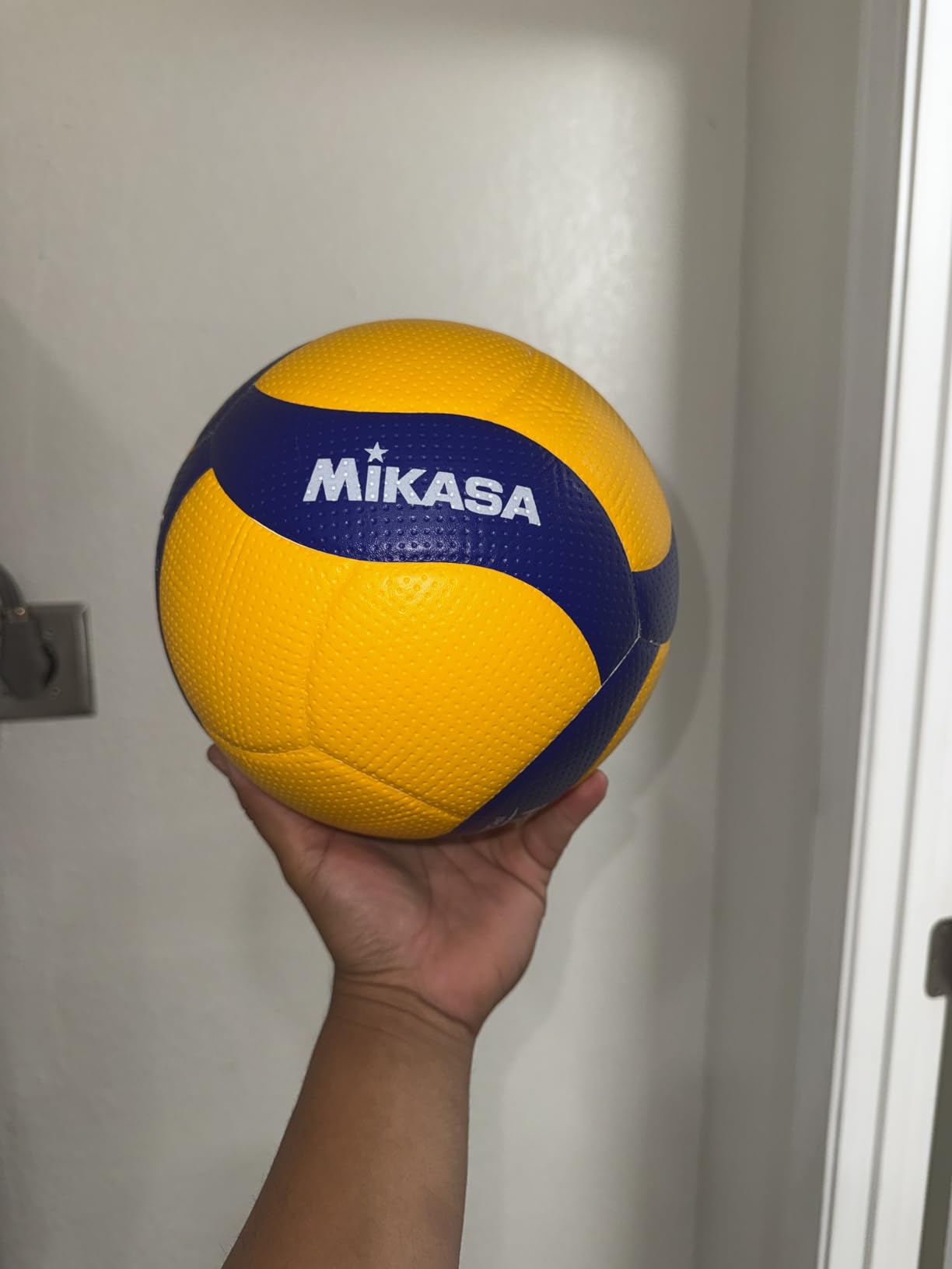 Mikasa V200W, Volleyball customer photo 1