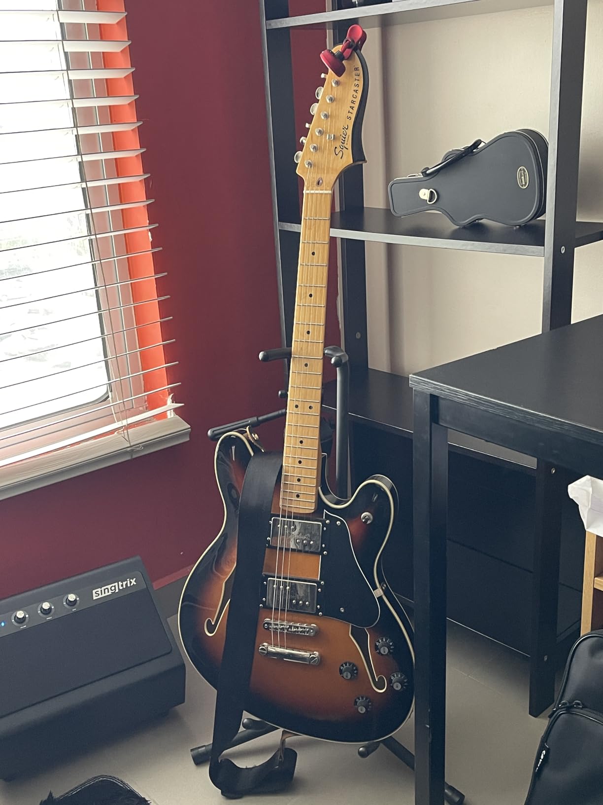 Squier Classic Vibe Starcaster Semi-Hollow Electric Guitar - 3-Color Sunburst, Maple Fingerboard customer photo 2