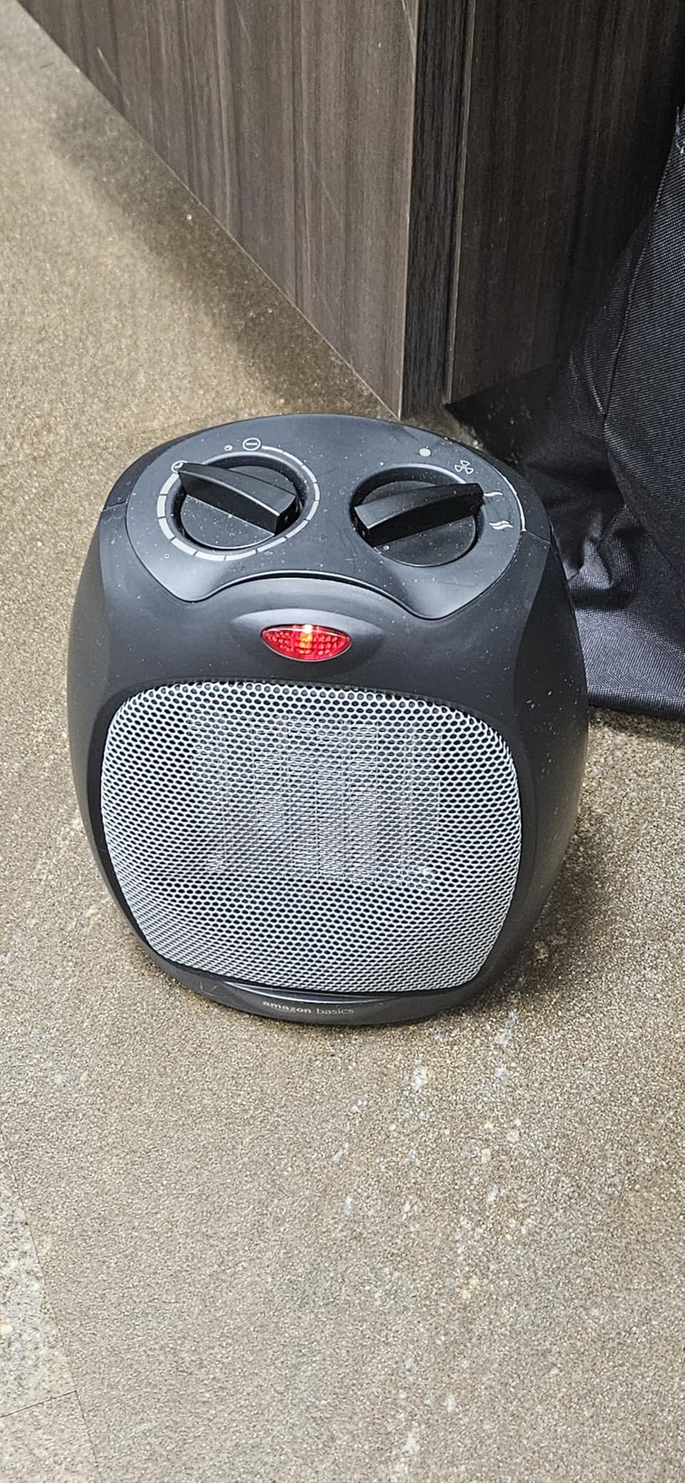Amazon Basics Ceramic Space Heater, Portable Indoor Heating Solution, With Overheat and Tip-Over Protection, Thermostat, Non-Oscillating, 1500W, Black customer photo 1