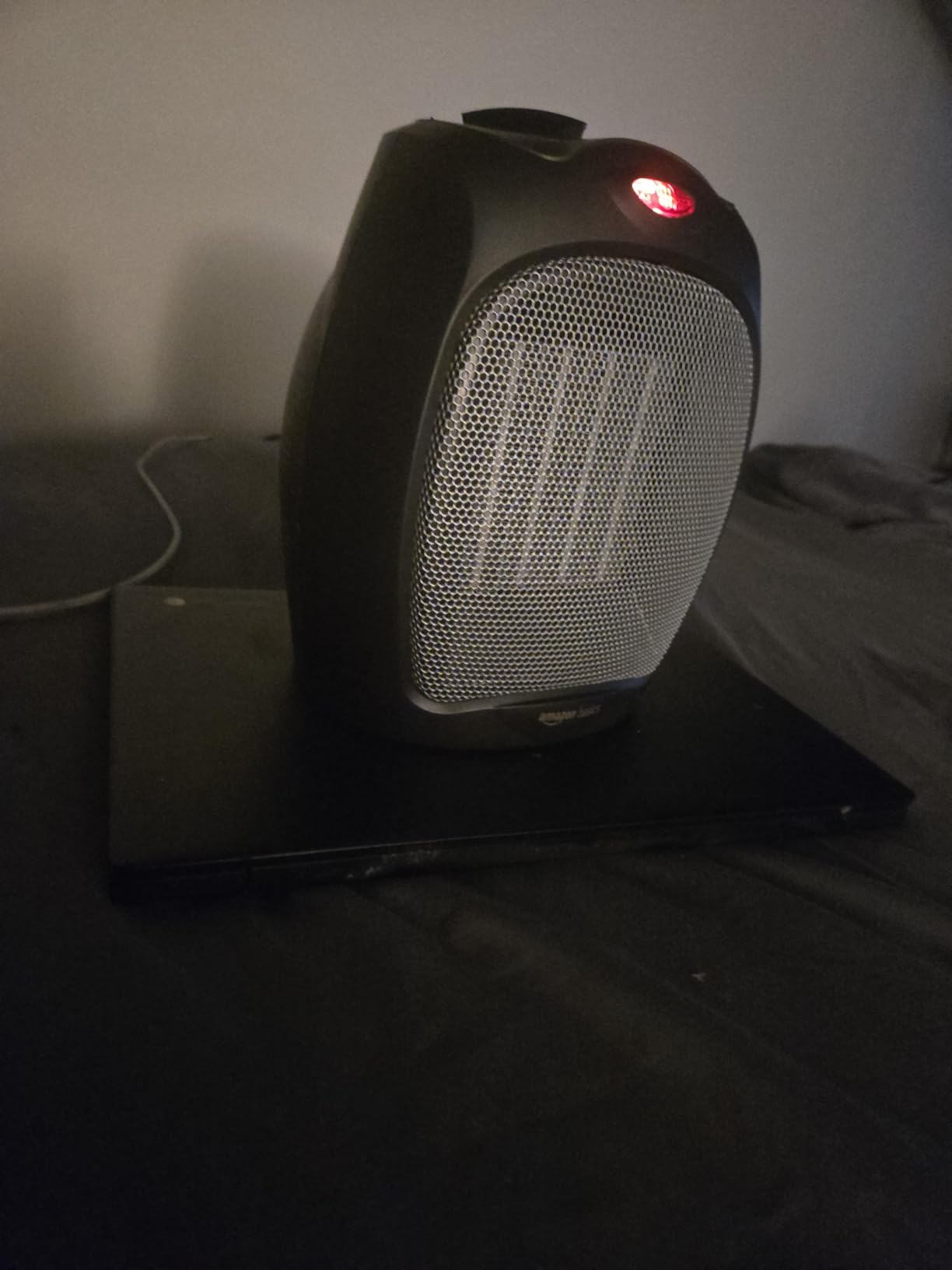 Amazon Basics Ceramic Space Heater, Portable Indoor Heating Solution, With Overheat and Tip-Over Protection, Thermostat, Non-Oscillating, 1500W, Black customer photo 2