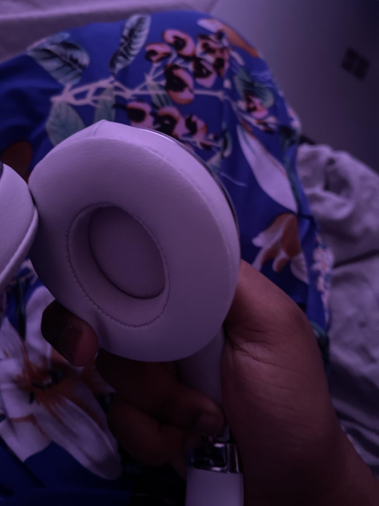 Beats Solo3 Wireless On-Ear Headphones - Apple W1 Headphone Chip, Class 1 Bluetooth, 40 Hours of Listening Time, Built-in Microphone - Satin Silver (Latest Model) customer photo 2