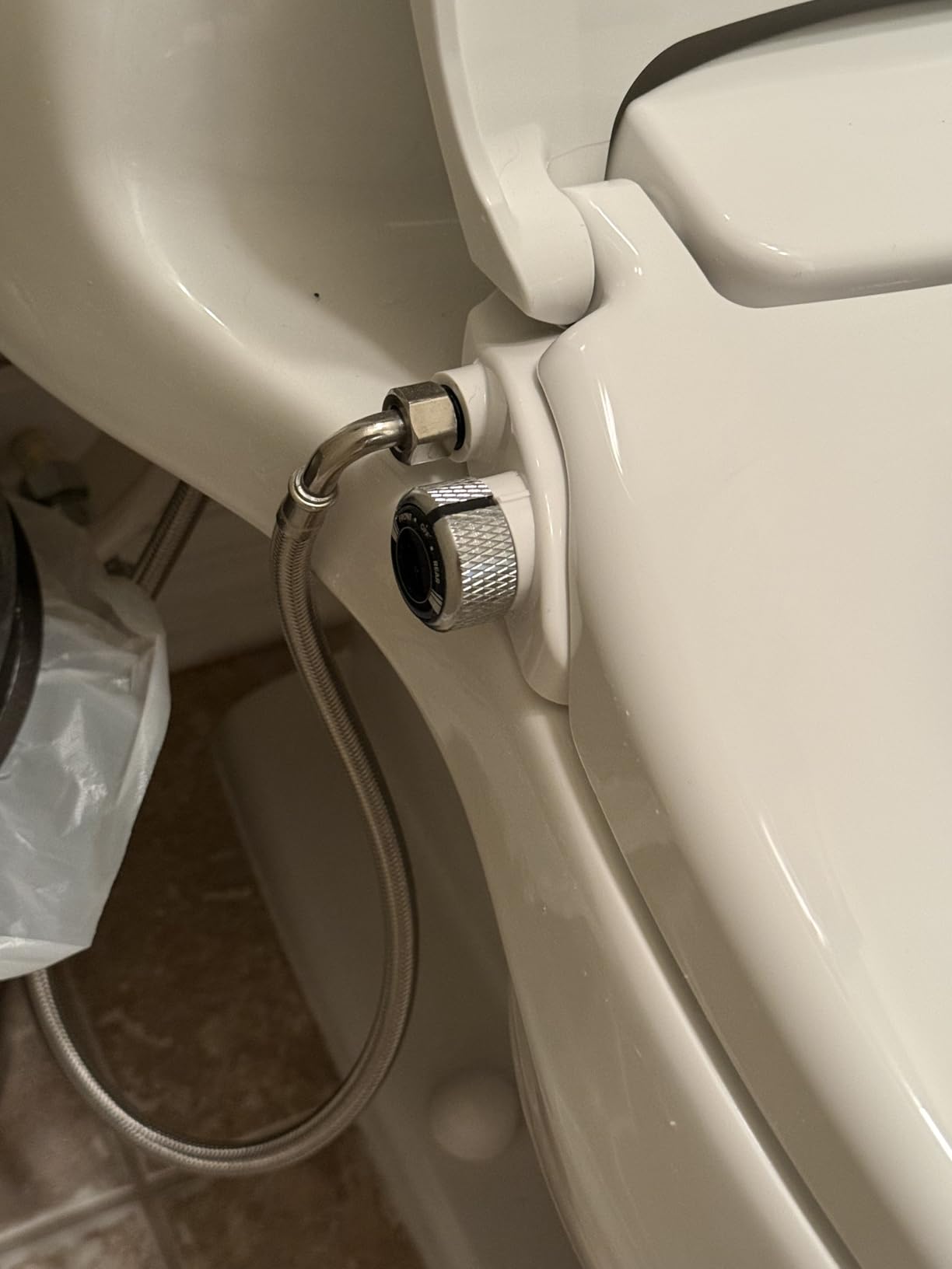 Brondell Bidet Toilet Seat Non-Electric Swash Ecoseat, Fits Elongated Toilets, White - Dual Nozzle System, Ambient Water Temperature customer photo 2