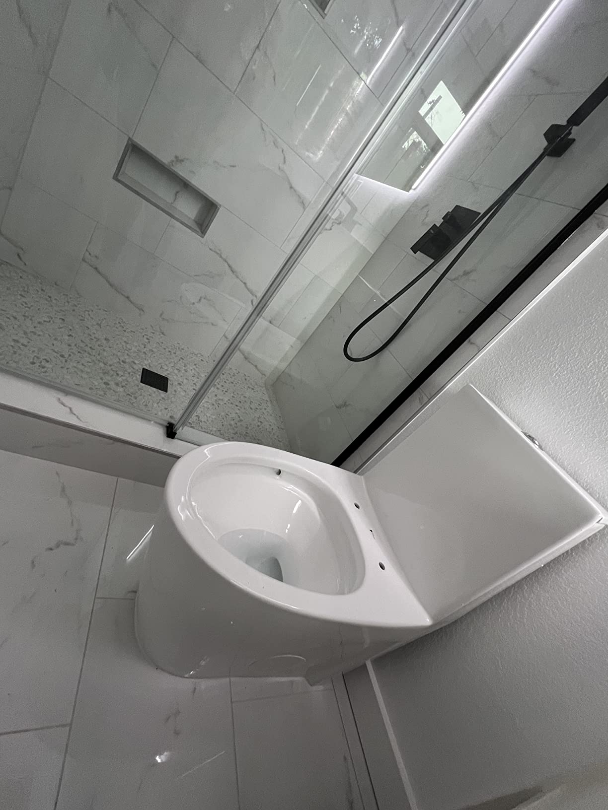Fine Fixtures Dual-Flush Elongated One Piece Toilet Bowl - Soft Close Seat with Dual Flush in White customer photo 1