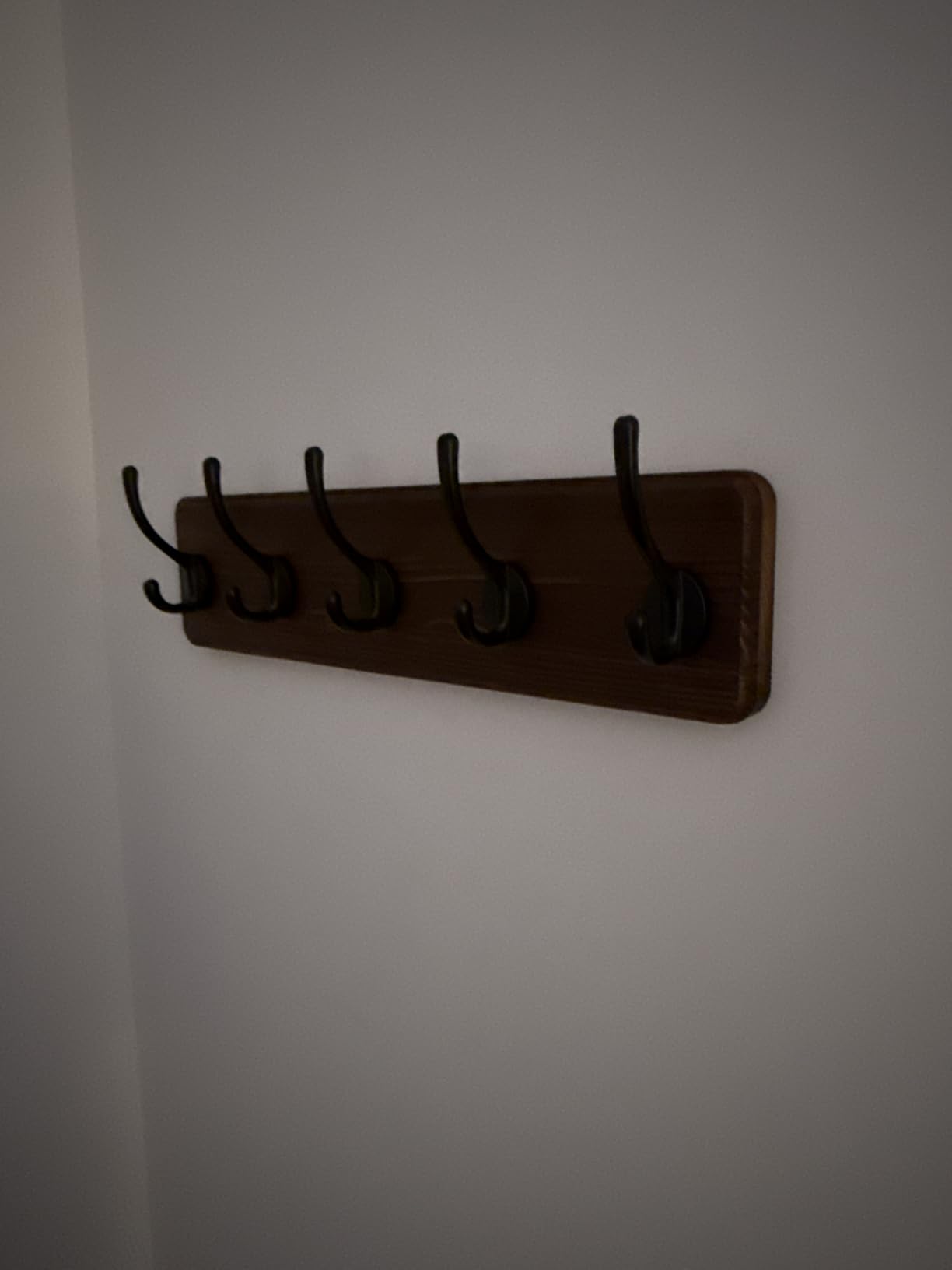 SKOLOO Rustic Wall Mounted Coat Rack with 16 Inch Mounting Hole Distance, Pine Solid Wood Coat Hook Hanger - 5 Hooks for Hanging Clothes Robes Towels Coats customer photo 1