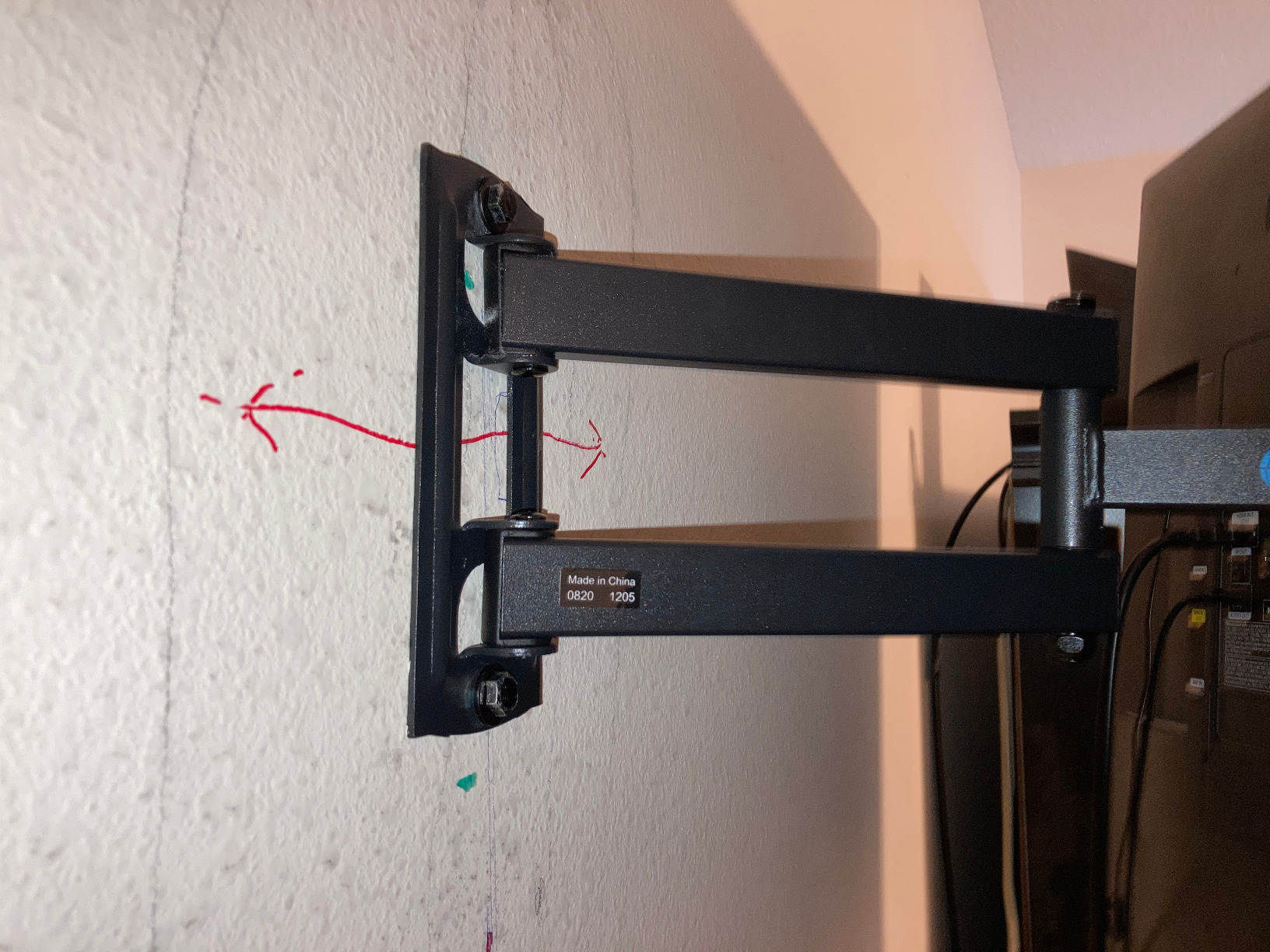 Pipishell Full Motion TV Wall Mount for 26-65 inch Flat or Curved TVs up to 77 lbs, TV Bracket Wall Mount with Articulating Arms, Extension, Tilt, Swivel, Leveling, Max VESA 400x400mm, PIMF7 customer photo 1