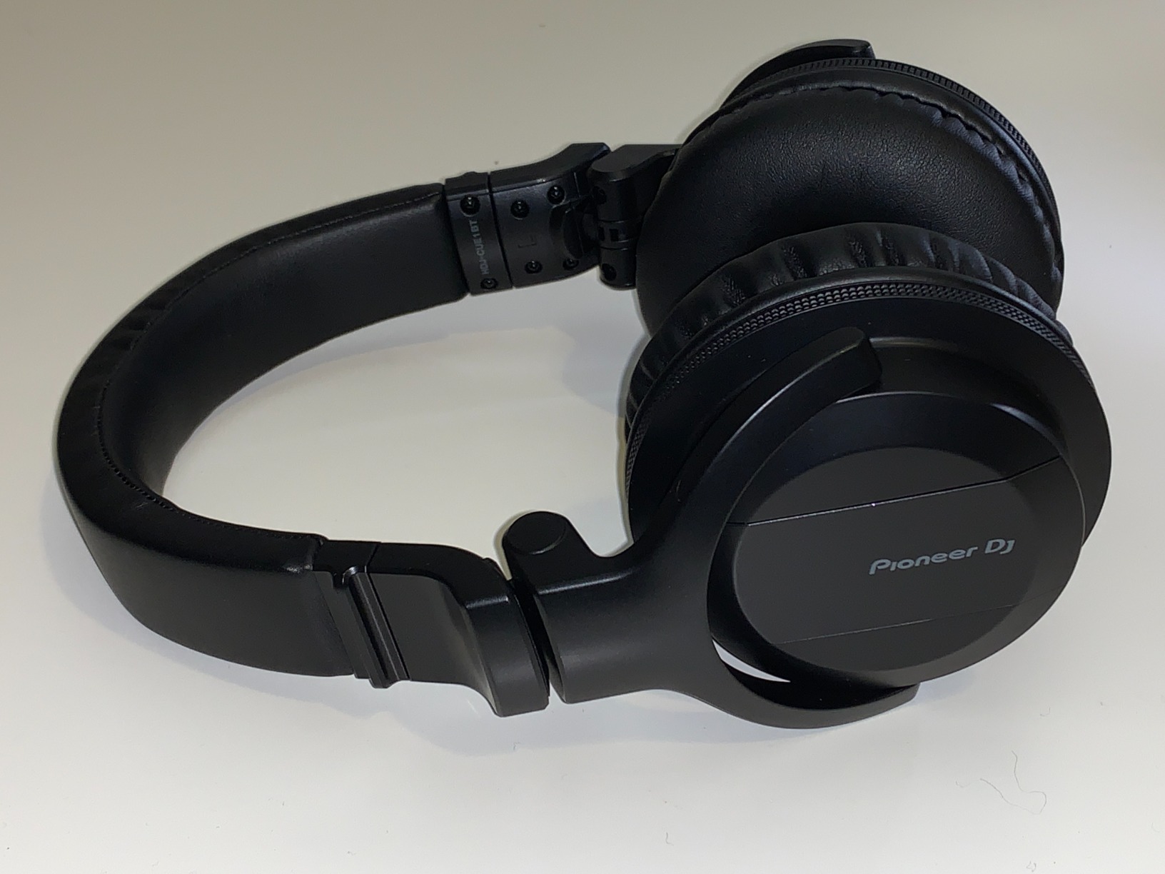 Pioneer DJ HDJ-CUE1BT-K On-Ear Wired Headphones with Bluetooth, Black customer photo 2
