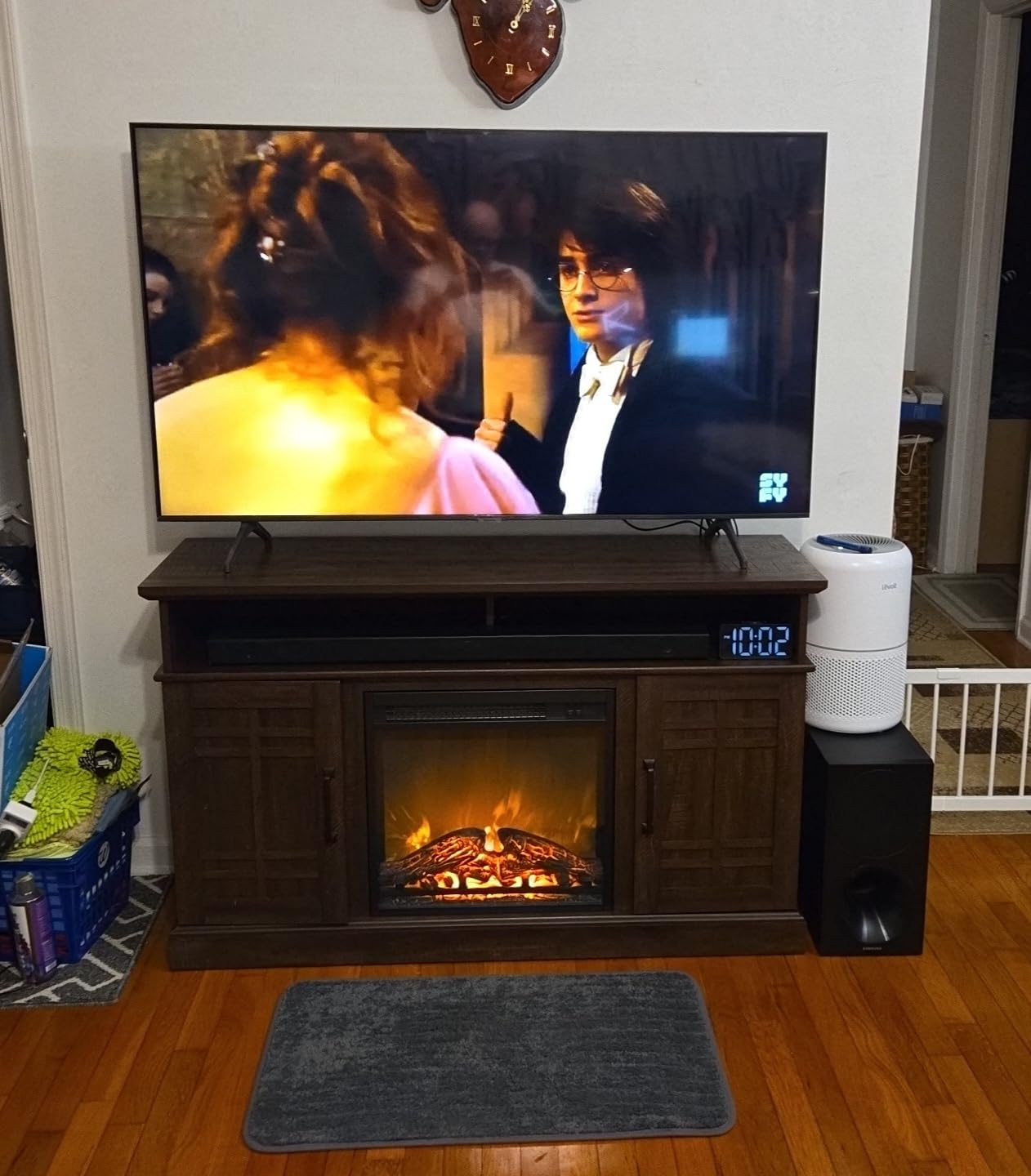 BELLEZE Traditional 58 Rustic TV Stand with 23 Electric Fireplace Heater with Sound, Media Entertainment Center Console Table for TV up to 65 with Open Storage Shelves and Cabinets - Espresso customer photo 1