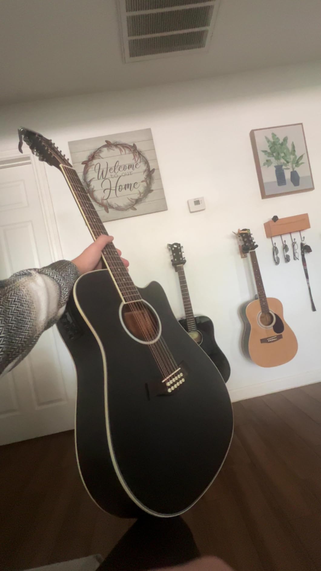 Vangoa LEFT HANDED 12 String Guitar Acoustic electric Cutaway 42 Inch Full Size Dreadnought Spruce Top Sapele Body for Beginners Teens Adults, Black, Matte customer photo 2