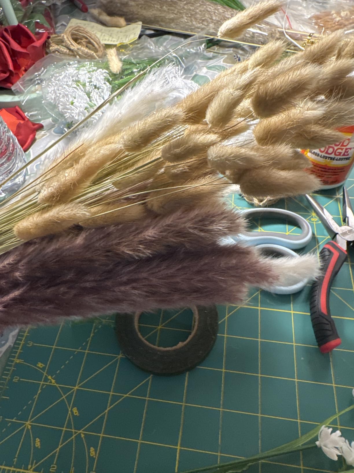 65PCS Pampas Grass Decor, Including pompas Floral, Reed Dried Grass and Bunny Tails Dried Flowers, Natural Dried Pampas Grass Bouquet for Boho Decor Wedding, Home Decoration customer photo 2