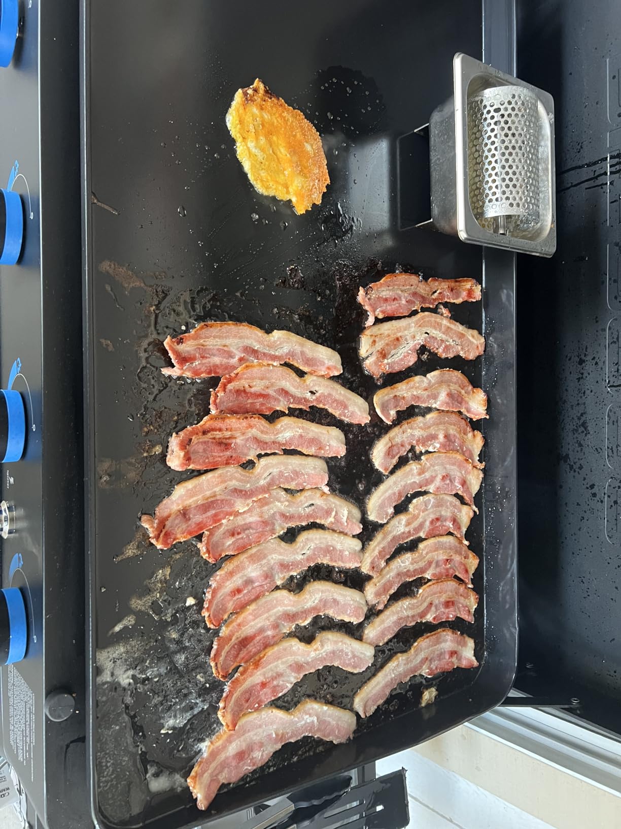 Pit Boss 3-Burner Propane Gas Non-Stick Ceramic Coated Rust-Resistant Portable Lift-Off and Stationary Griddle Grill with Hard Cover, 536-Sq. In. (29
