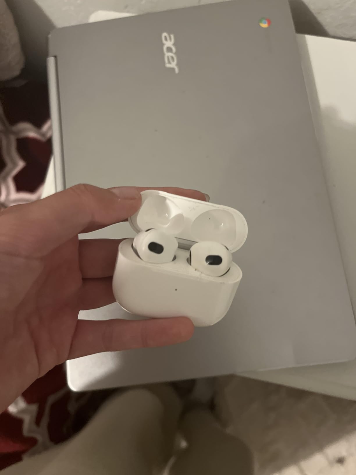 AirPods 3 Renewed customer photo 2