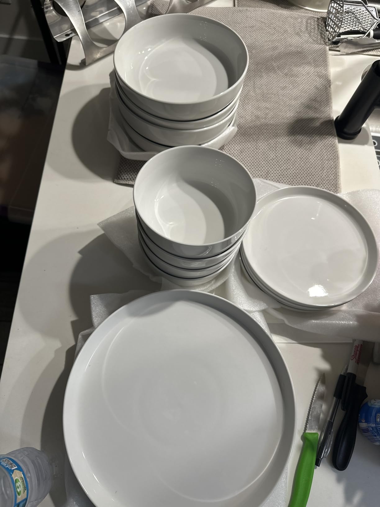 Gibson Home Oslo Dinnerware Set for 4, 16-Piece White Porcelain Plates and Bowls - Ceramic Dish Set | Microwave & Dishwasher Safe customer photo 1