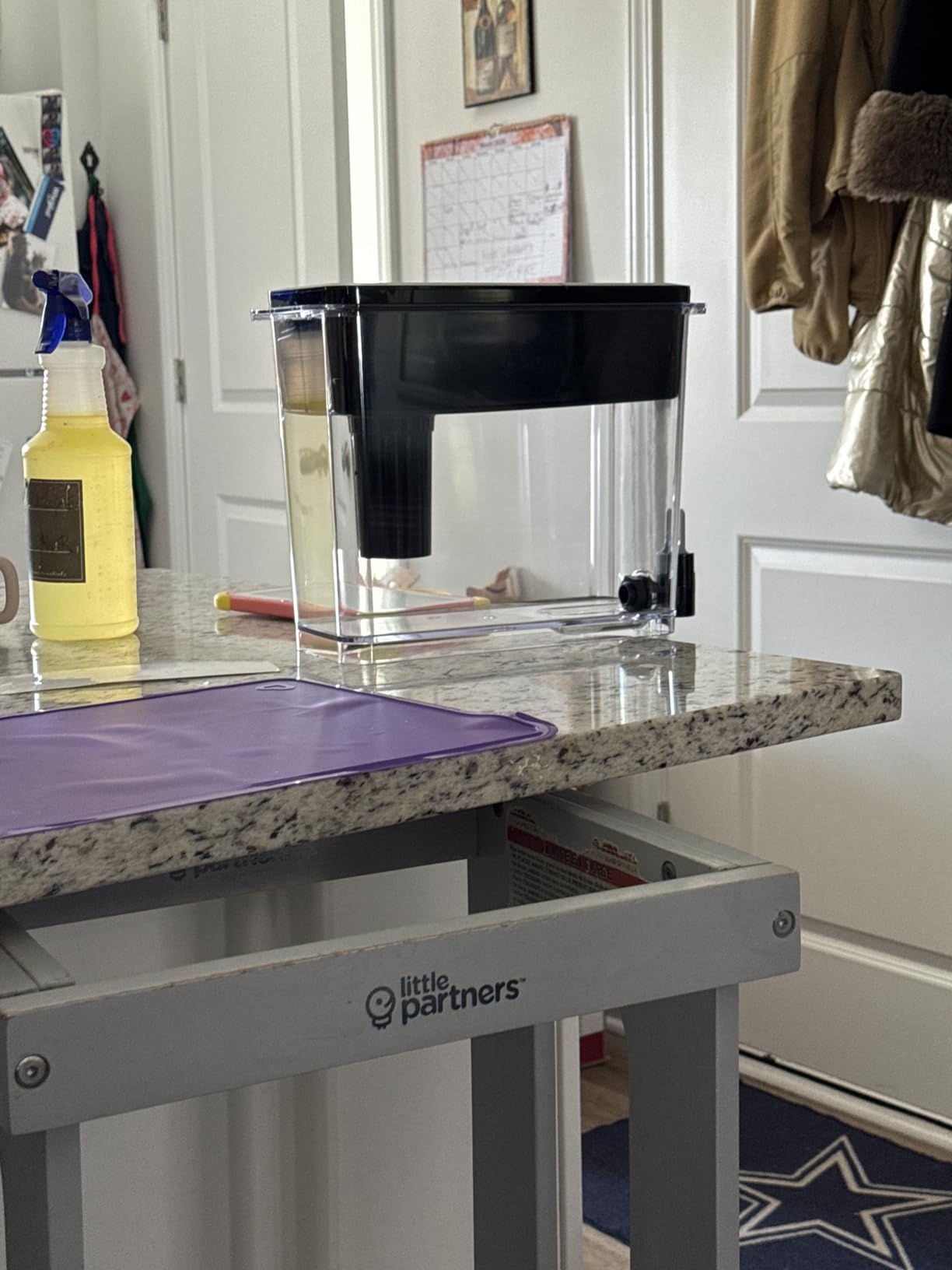 Brita Extra-Large 27-Cup Water Filter Dispenser with Standard Filter, WQA NSF/ANSI Certified, Removes Chlorine Taste & Odor, Reduces Zinc Copper & Mercury, BPA-Free, 1 Filter Included, Lasts 2 Months customer photo 2