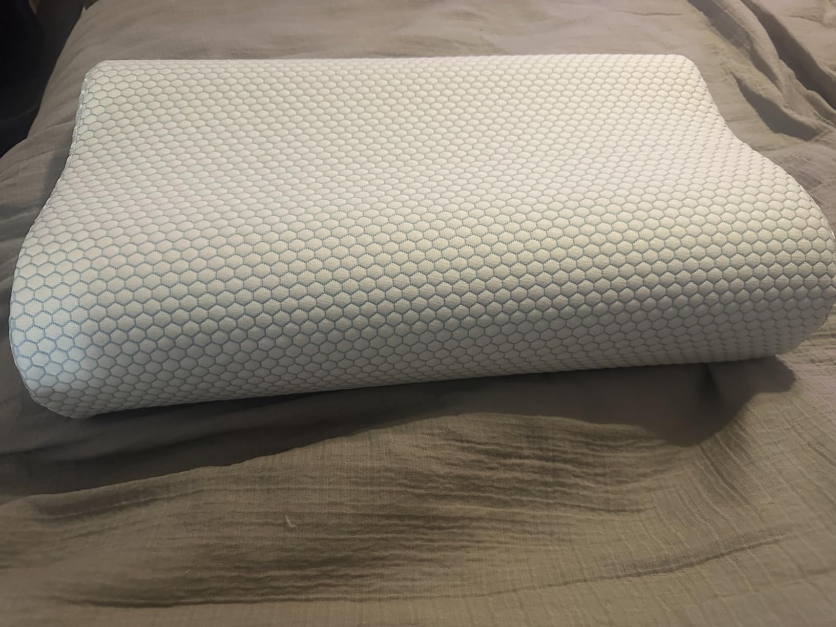 Memory Foam Pillows , Neck Pillow Queen Size Bed for Sleeping , Ergonomic Cervical Support Side Back Stomach Sleeper , Orthopedic Contour and Shoulder Pain customer photo 1