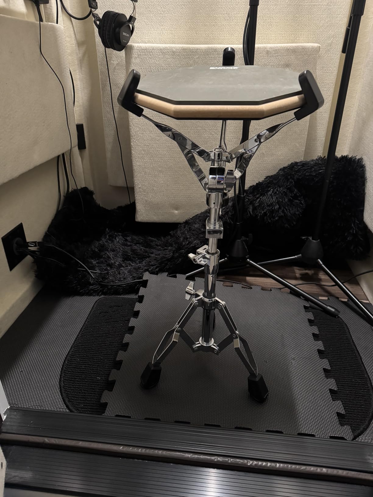 GrowDaily Drum Practice Pad Snare Drums Stand Set 12 In With Double Sided Silent Drums Pad,Drums Dampeners Gel, Drum sticks,Carrying Bag Adjustable Stand(Fits 10''-14'' Drums) customer photo 1