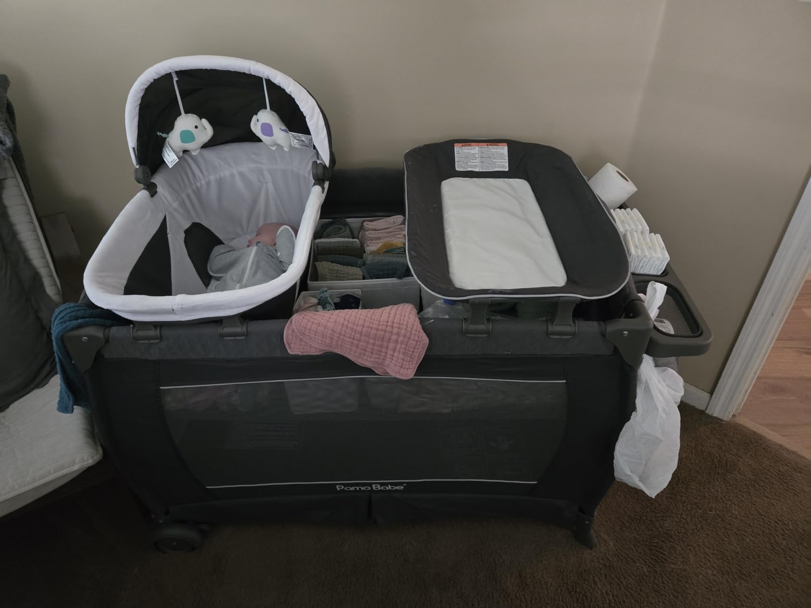 Pamo Babe Pack and Play 4-in-1 Baby Playard with Bassinet & Changing Table, Foldable Portable Playpen with Mattress, Nursery Center for Newborn to Toddler 0-36M-Black customer photo 1