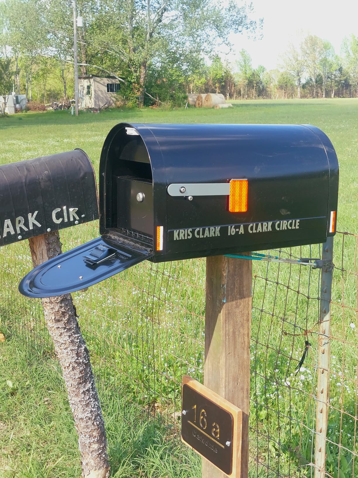 Architectural Mailboxes Reliant™ Secure, Locking USPS Approved Heavy Duty, Steel Metal Post Mounted Mail Box for Outside, Black, Large Curbside Mailbox with Magnetic Door customer photo 1