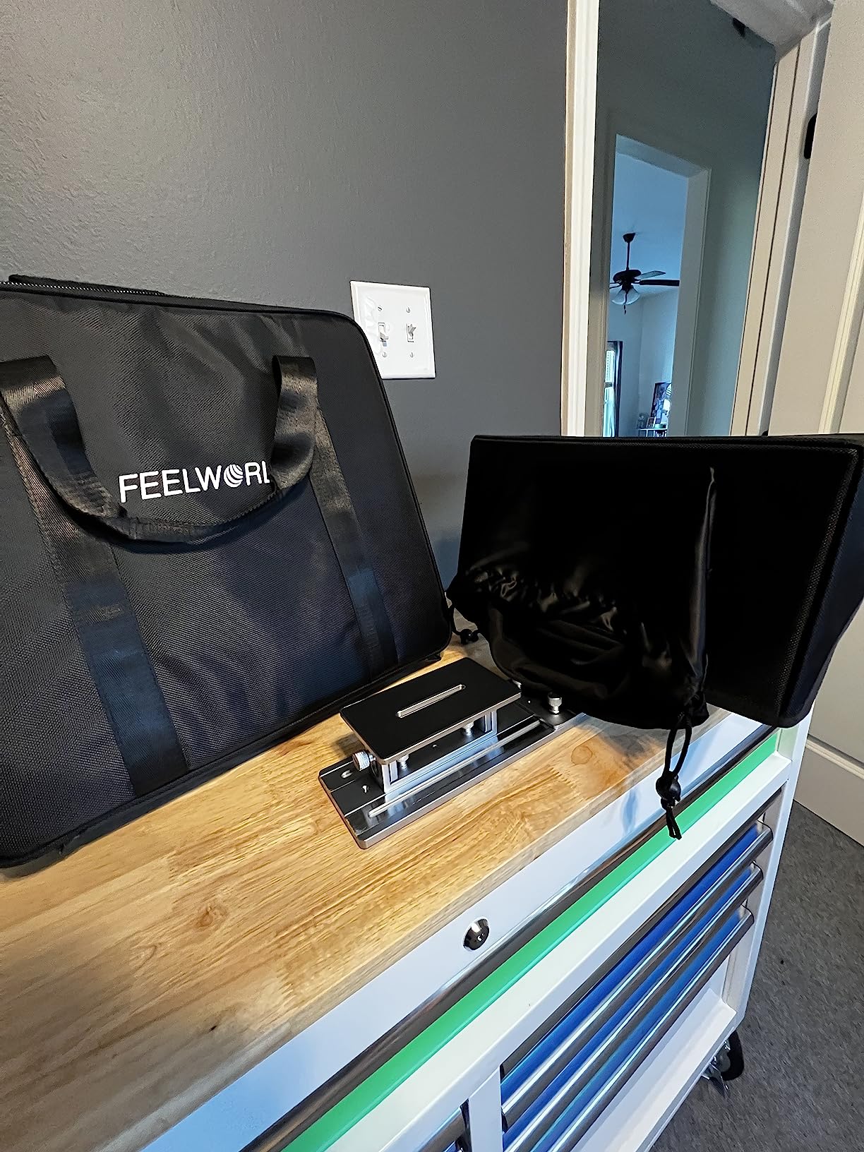 FeelWorld TP16 16 Inch Folding Teleprompter for Up to 16