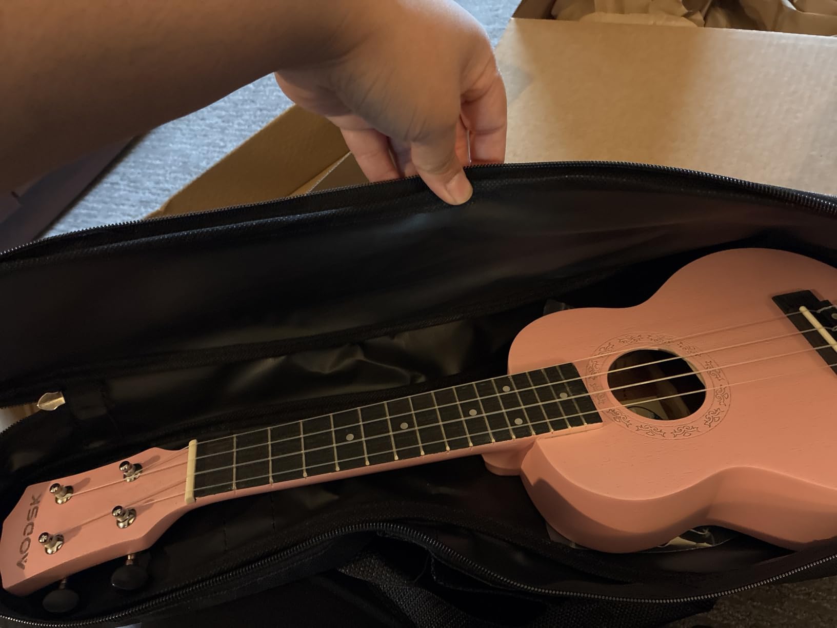 AODSK Tenor Ukulele for Beginner 26 Inch Ukelele Kit with Gig Bag Strap Tuner Nylon String 4 Picks Cloth Online Lesson Holiday Gift customer photo 2