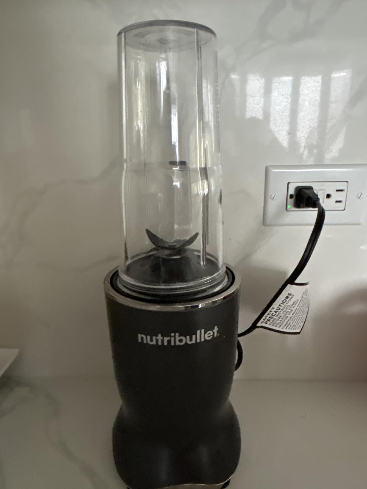 nutribullet® Ultra Personal Blender, 1200W, for Smoothies Shakes & Protein - Quietest Single-Serve Blender with Titanium Coated Blades, 3 BPA-Free Cups (32oz + 24oz), To-Go Lids, Dishwasher Safe, Gray customer photo 1