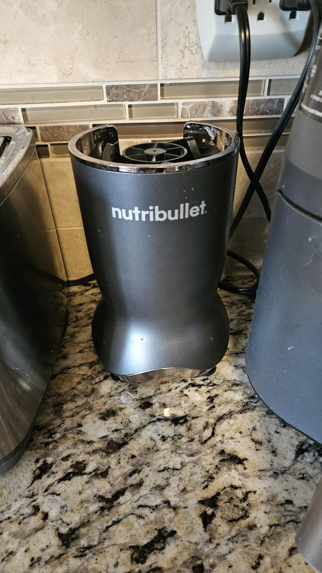 nutribullet® Ultra Personal Blender, 1200W, for Smoothies Shakes & Protein - Quietest Single-Serve Blender with Titanium Coated Blades, 3 BPA-Free Cups (32oz + 24oz), To-Go Lids, Dishwasher Safe, Gray customer photo 2