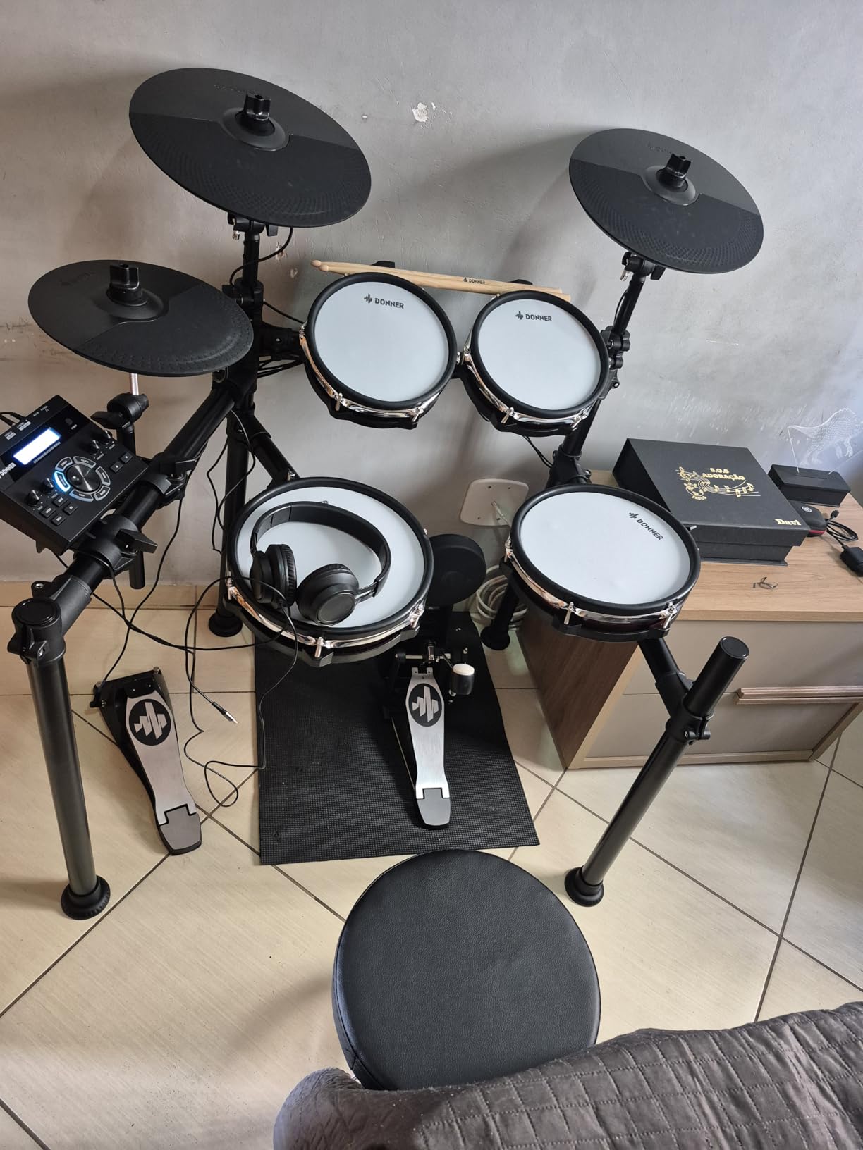 Donner DED-200 MAX Electronic Drum Set with Industry Standard Mesh Heads, 10