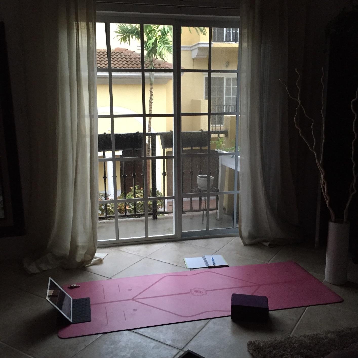 Liforme Original Yoga Mat - Free Yoga Bag Included, Patented Alignment System, Warrior-like Grip, Non-slip, Eco-friendly customer photo 1