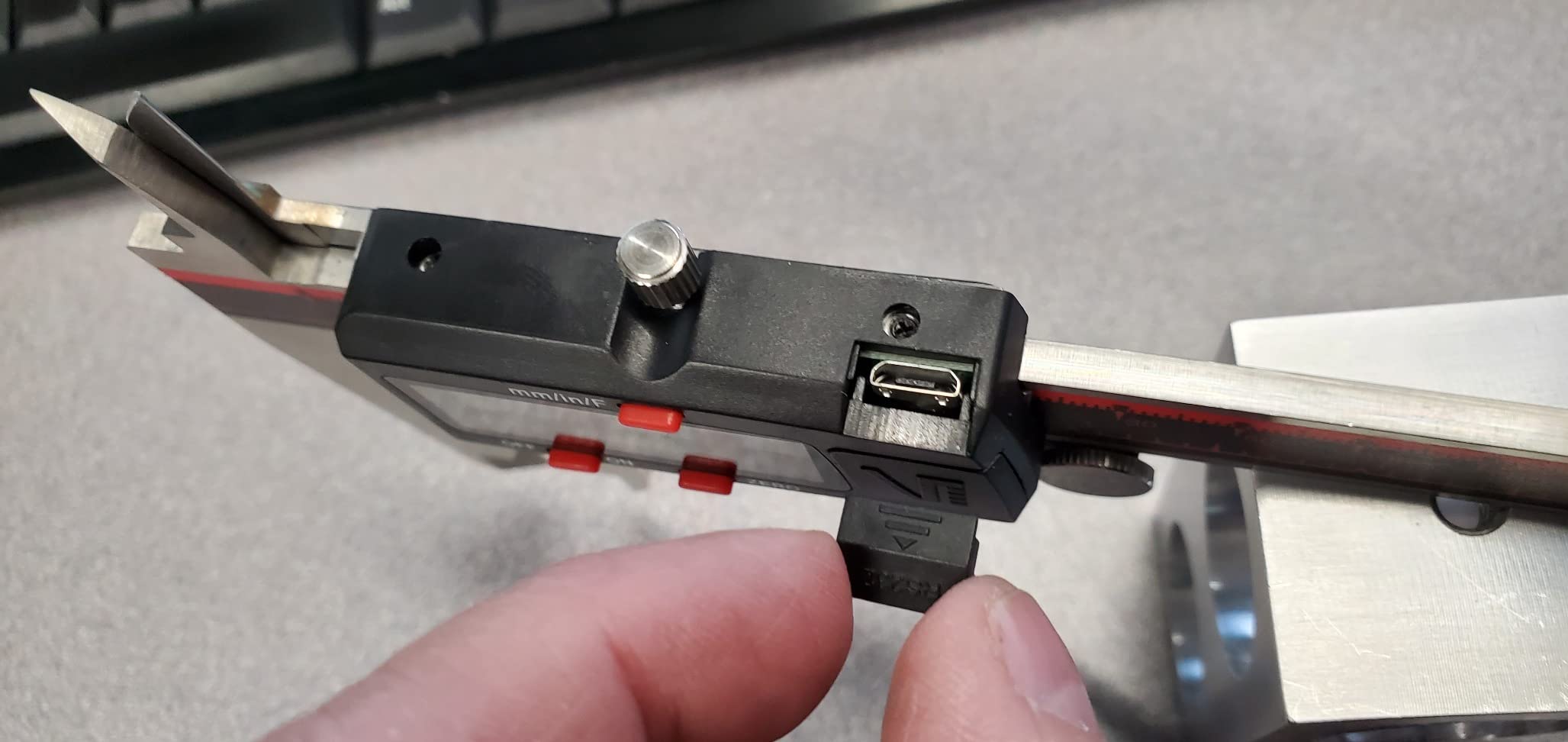IP67 Grade Digital Caliper, DIPA-0605 0-6 Inch/150mm, Inch/Millimeter/Fraction Conversion, Stainless Steel, Large LCD Screen customer photo 2