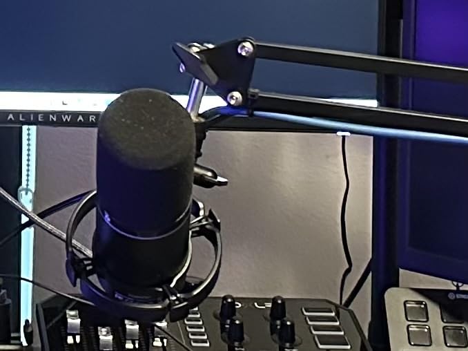 MAONO PD200XS XLR/USB Dynamic Microphone Kit, RGB Gaming Mic with Software customer photo 2