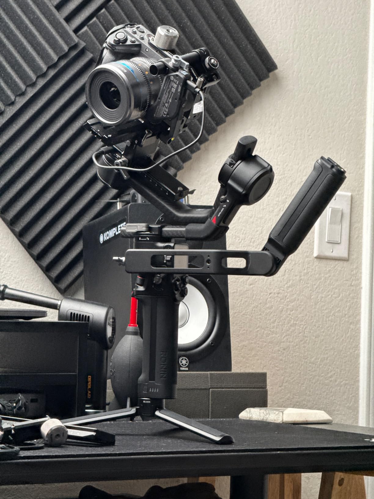 DJI RS 4 Pro, 3-Axis Gimbal Stabilizer for DSLR & Cinema Cameras Canon/Sony/Panasonic/Nikon/Fujifilm, 2nd-Gen Native Vertical Shooting, 4.5kg (10lbs) Payload customer photo 1
