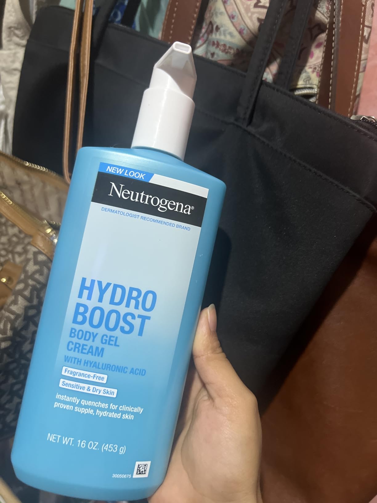 Neutrogena Hydro Boost Body Gel Cream Moisturizer with Hyaluronic Acid, Hydrating Lotion For Sensitive Skin, Fragrance Free, 8.5 oz customer photo 1