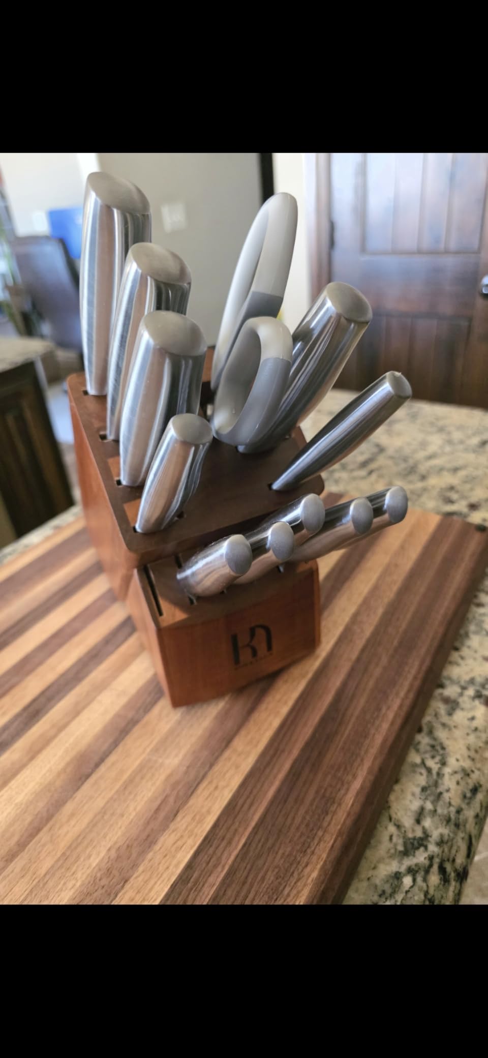 KnifeSaga Kitchen Knife Set 14 Piece Premium Japanese High Carbon Stainless Steel Knife Block Sets with Built-in Sharpener, Razor Sharp Knives Set for Kitchen, Quality Acacia Wood Block Knife Set customer photo 1