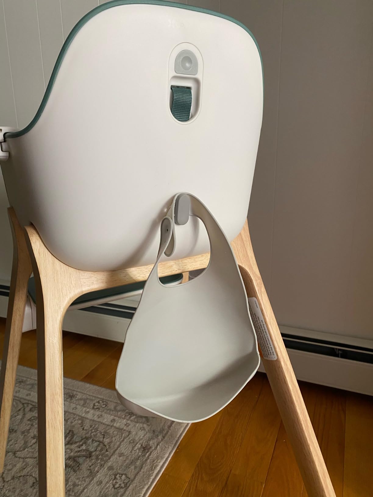 UPPAbaby Ciro High Chair / Sleek, Easy-to-Clean Design / Perfect-Fit Tray to Bring Baby to Table / Patent-Pending Harness / Dual-Position, 180-Degree Rotating Footrest / Chloe (Grey/Rubberwood) customer photo 2