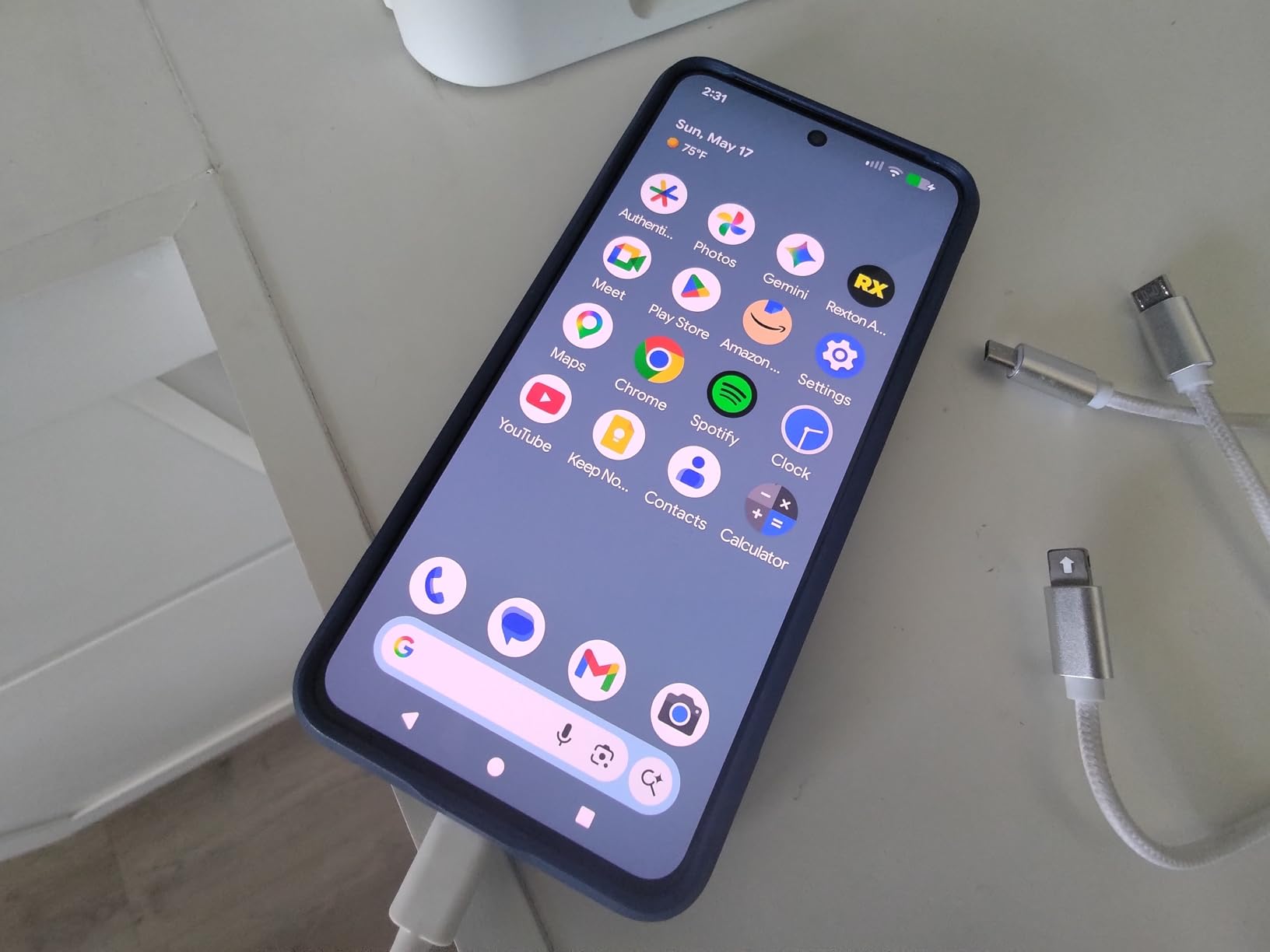 Google Pixel 8 5G, US Version, 128GB Obsidian - Unlocked (Renewed) customer photo 1