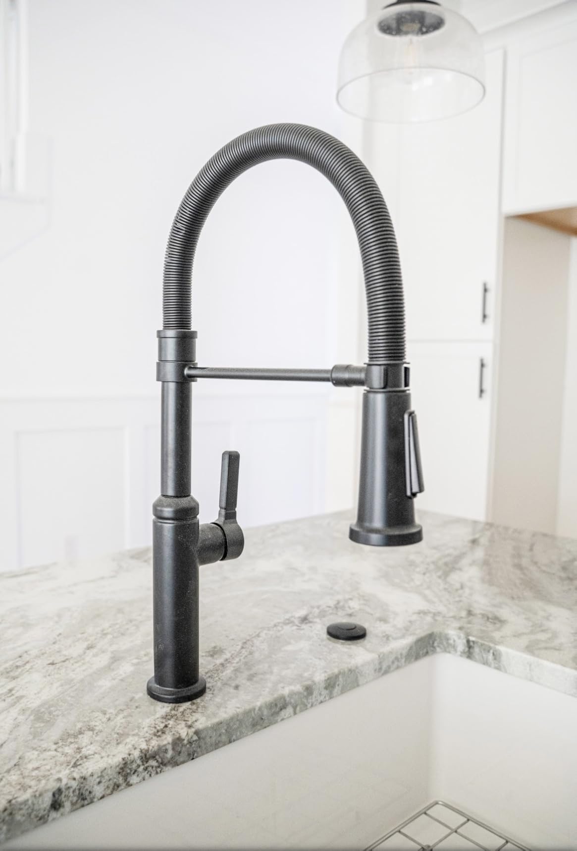 Delta Rhett Pro Style Commercial Kitchen Faucet with Pull Down Sprayer, Brushed Nickel Single Hole Kitchen Sink Faucet, Single Handle, Stainless 18829-SS-DST customer photo 1