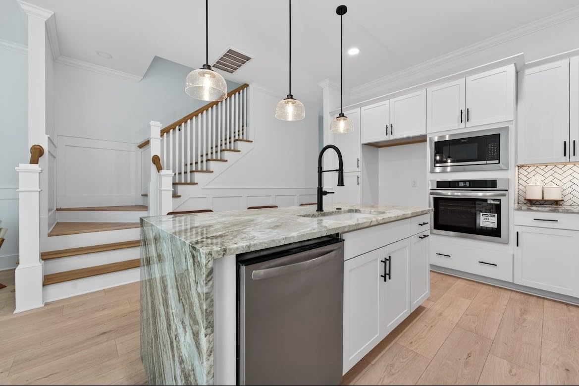 Delta Rhett Pro Style Commercial Kitchen Faucet with Pull Down Sprayer, Brushed Nickel Single Hole Kitchen Sink Faucet, Single Handle, Stainless 18829-SS-DST customer photo 2