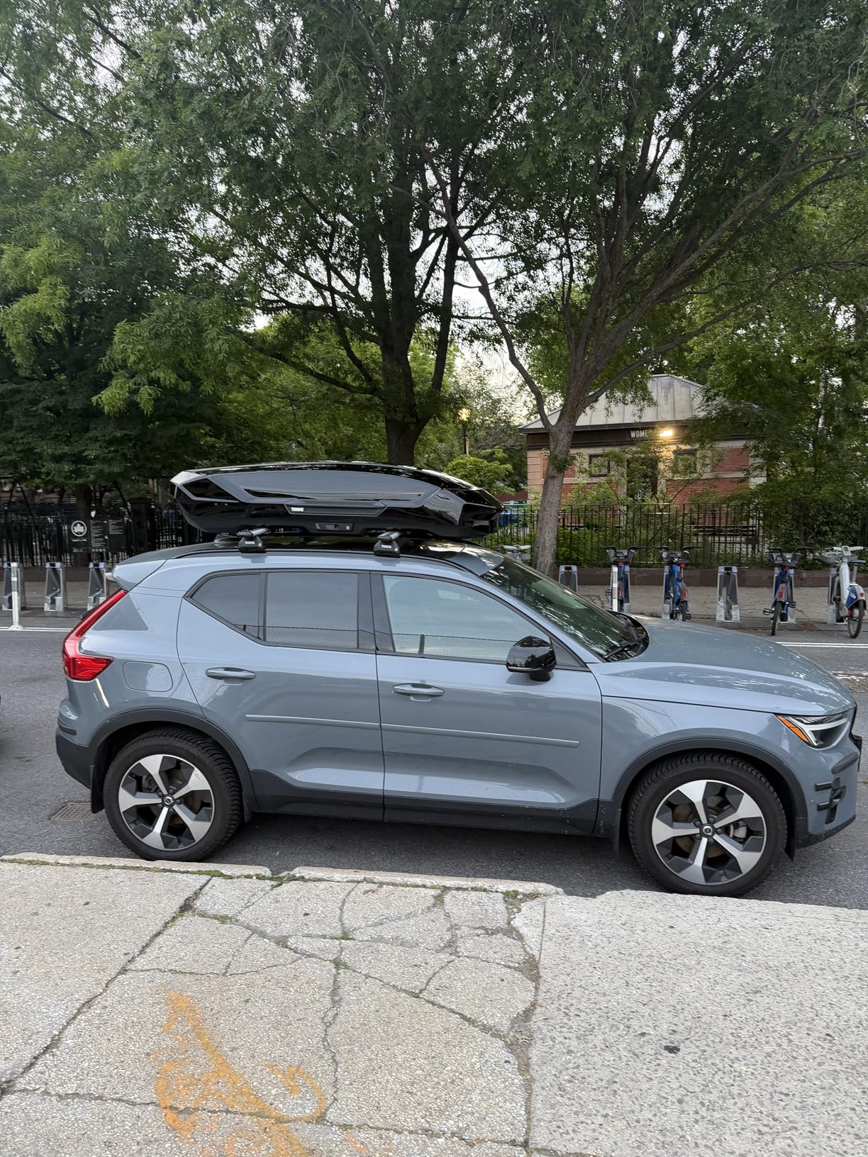 Thule Motion 3 Rooftop Box customer photo 1
