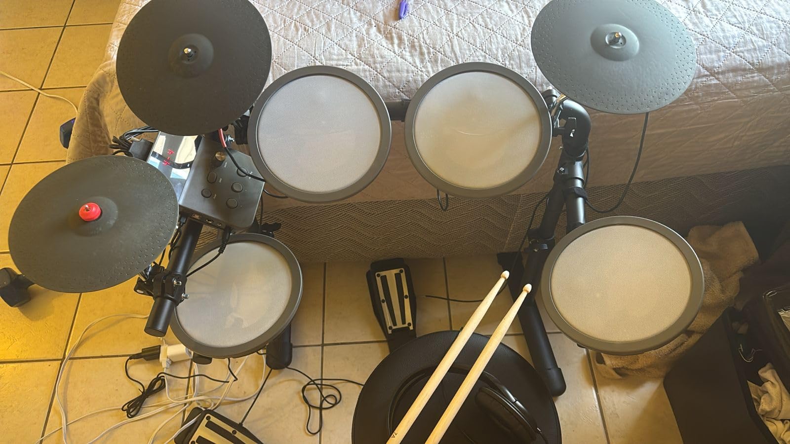 HAMPBACK MK-0 Electric Drum Set with 7'' Quiet Mesh Drum Pads, 8'' Full Rubber Cymbals, 12 Kits and 68 Authentic Sounds, USB MIDI, Throne, Sticks, Headphone, 2 Switch Pedals for Beginners & Kids customer photo 2