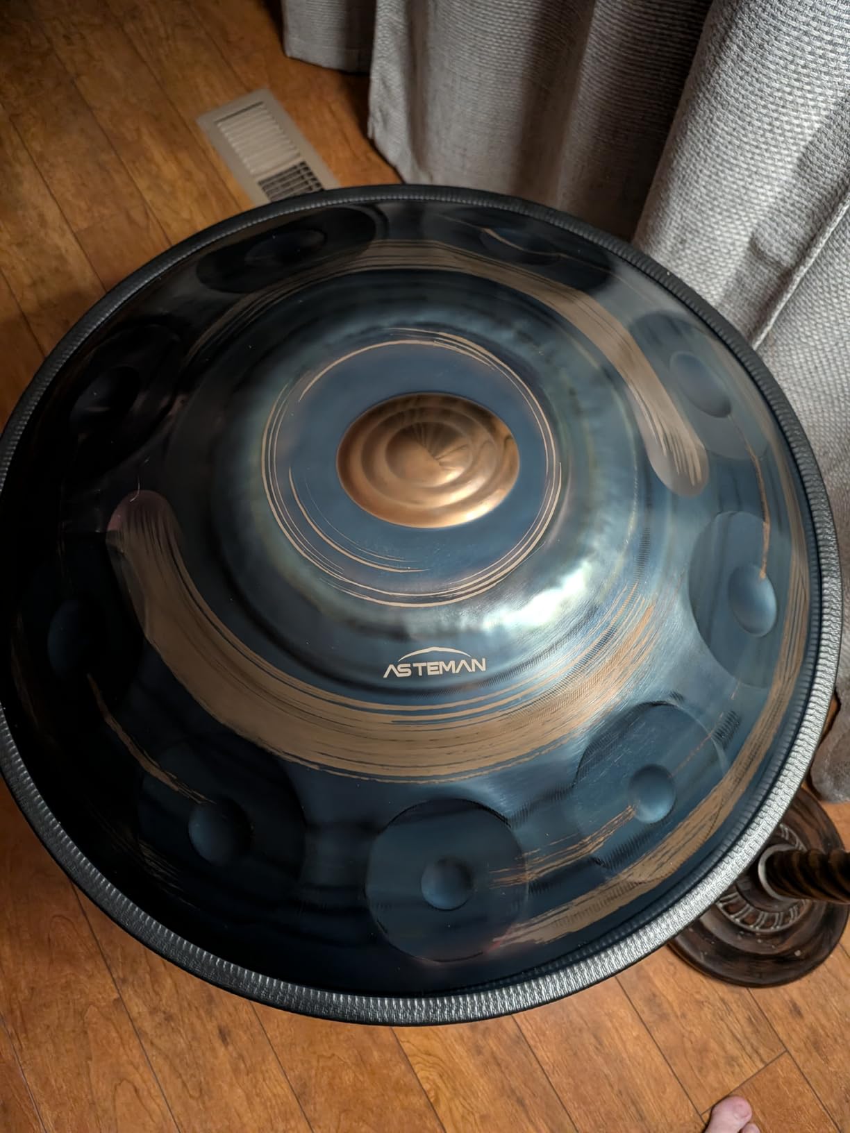 ASTEMAN Handpan in D Minor, 432hz 22inches with 10 notes, comes with a backpack, courses, finger sleeves, stand, cleaning cloth, and two mallets customer photo 2