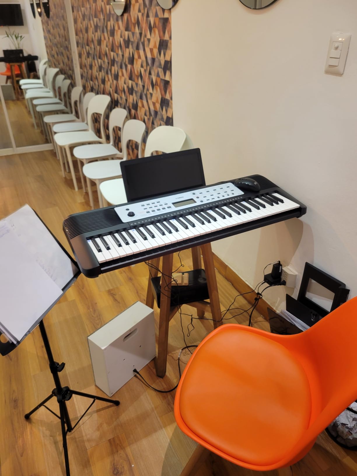 Yamaha 61-Key Portable Keyboard for Beginners YPT-280 with Built-In Songs, Quiz Mode, Music Rest, Power Adapter customer photo 1