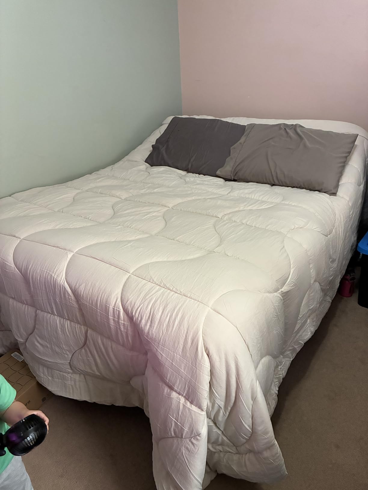 Bedsure Queen Comforter - Comforters Queen Size for All Season, Ultra-Soft Down Alternative & Prewashed Duvet Insert with 4 Tabs - Machine Washable, Linen, 88x88 Inches customer photo 2