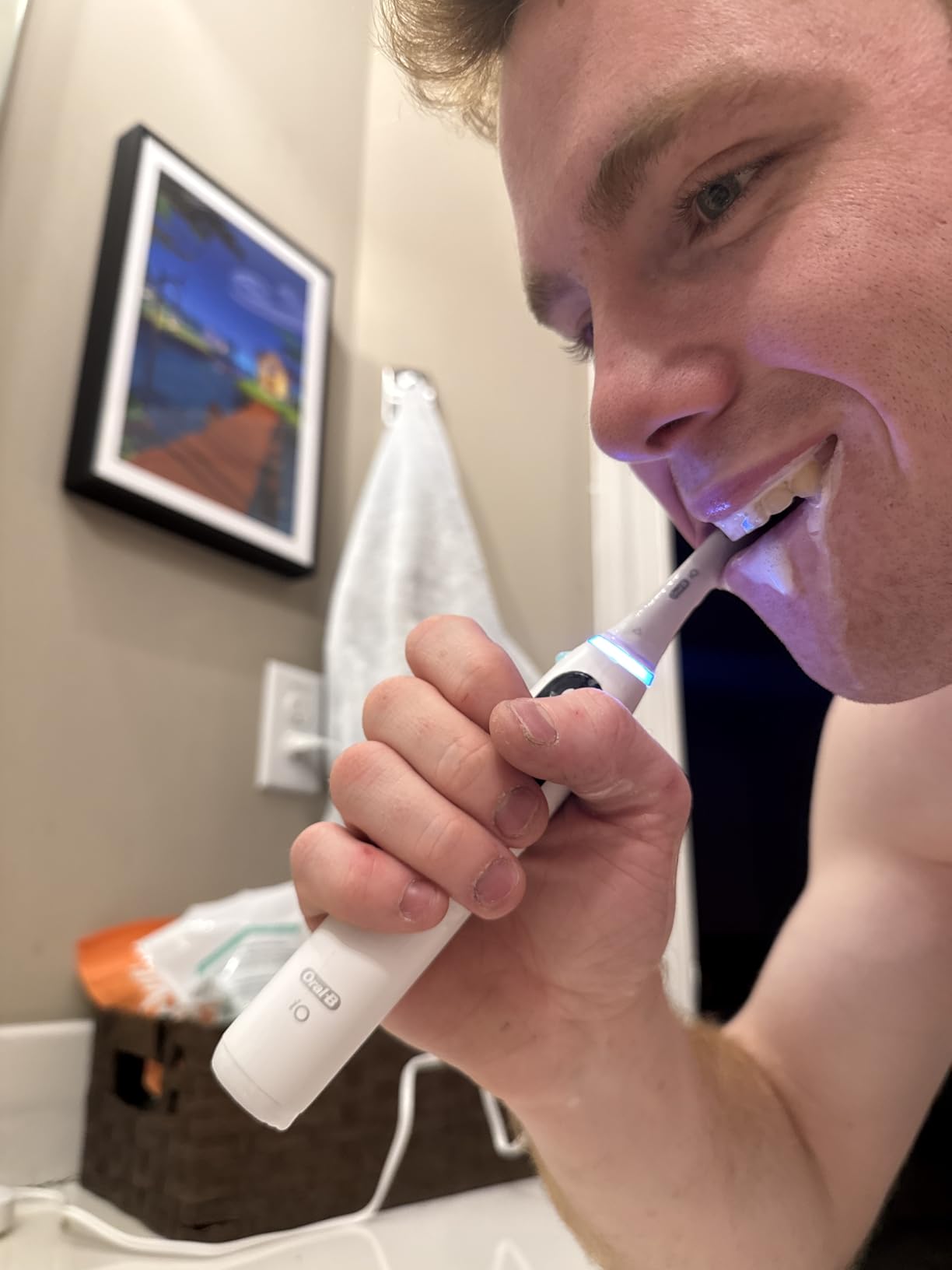 Oral-B iO7 Limited Deep Clean + Protect Rechargeable Electric Toothbrush, 5 Cleaning Modes, Interactive Display, Visible Pressure Sensor, 2 Brush Heads, Charging Travel Case, White customer photo 1